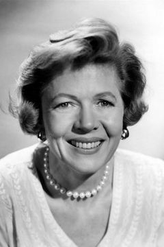 Augusta Dabney interpreta Mrs. Eisler