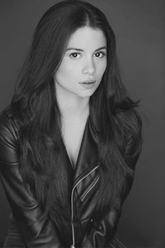 Camila Perez interpreta Ella