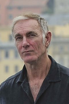John Sayles interpreta Cop #1