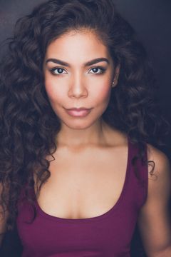 Maria Rivera interpreta Anna