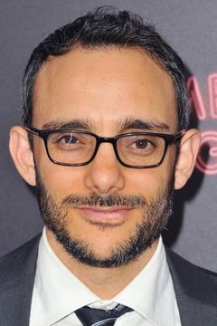 Omid Abtahi interpreta Reza Borhani