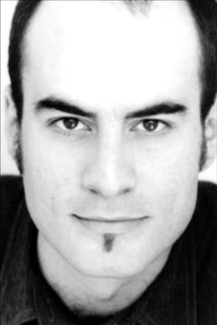 Andrea Ricciardi interpreta Prete Operaio