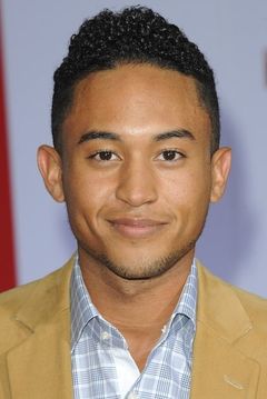 Tahj Mowry interpreta Jay Martin