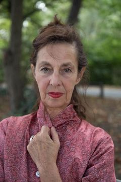 Beatrice Frey interpreta Mrs. Frautschi