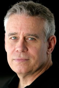 Scott Jaeck interpreta Cain Garver