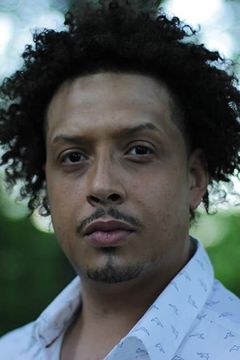 Aaron Andrade interpreta Julio