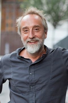 Gonzalo de Castro interpreta Miguel Manrique Rodríguez