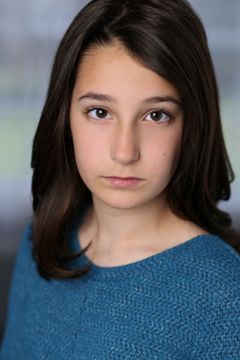 Chloe Camp interpreta Middle School Student
