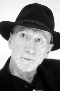 Frank Miller interpreta Mission Controller