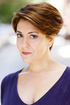 Andrea Cirie interpreta CNN Anchor