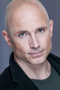 Sebastian MacLean interpreta Shuttle Astronaut
