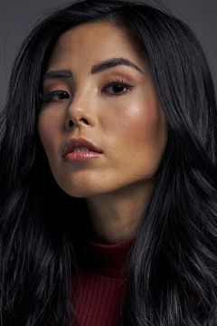 Anna Akana interpreta Elizabeth