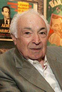 Al Ruscio interpreta Leo Cuneo