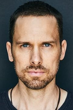 Carter MacIntyre interpreta Luke Daniels