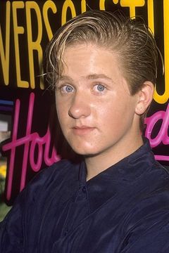 Jared Rushton interpreta Billy