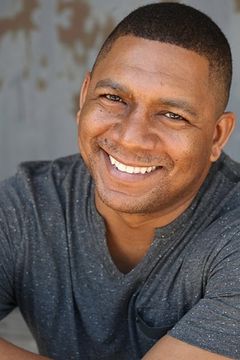 Michael Christian Alexander interpreta Detective McNeil