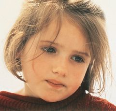 Victoire Thivisol interpreta Anouk Rocher