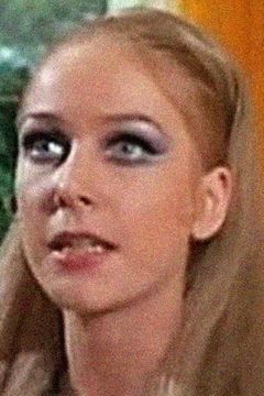 Maggie Wright interpreta Flying Circus - Champegne Pilot (uncredited)