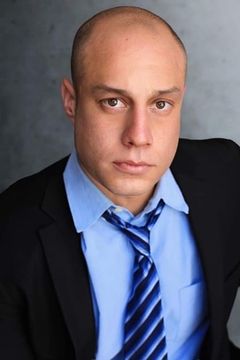 Brandon Morales interpreta Deputy #1