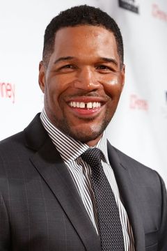 Michael Strahan interpreta NY Bosley
