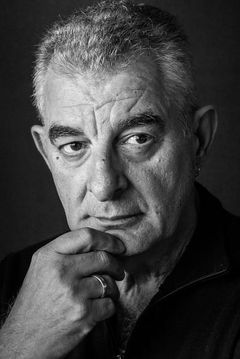 Lex Marinos interpreta Manolis