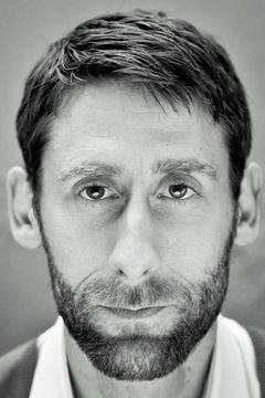 Daniel Tuite interpreta Sebastian