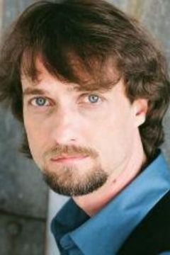 Scott Simpson interpreta Stalker