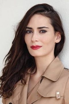 Melisa Sözen interpreta Esrin