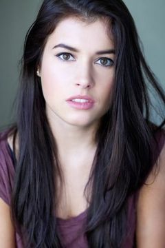 Aimee Kelly interpreta Irene Boslover