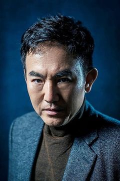 Son Byung-ho interpreta Mr. Doh