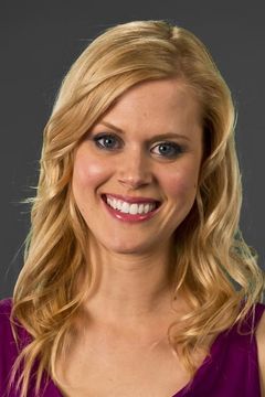 Janet Varney interpreta Tracy Saunders