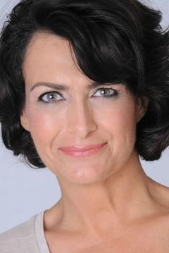 Katrine Hoyt interpreta Surgical Nurse #2 (uncredited)