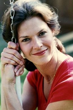 JoBeth Williams interpreta Karen Bowens