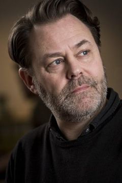 Frank Thiel interpreta Student counselor