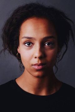 Signe Thielsen interpreta Shirley