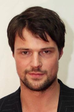 Danila Kozlovsky interpreta Alexey Gushchin