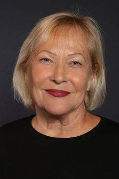 Marja-Leena Junker interpreta Adrienne