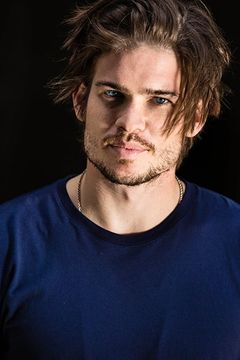Tyler Johnson interpreta Hunter McCain