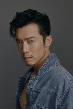 Yu Bolin interpreta Sang Kang