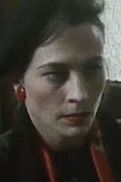 Emma Hitching interpreta Jim's mother