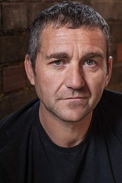 Steve Nicolson interpreta Demichev