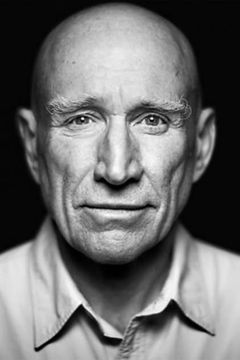Sebastião Salgado interpreta Self