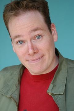Brian Prescott interpreta Courtroom Bailiff