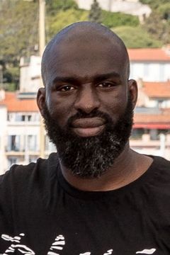 Almamy Kanoute interpreta Salah