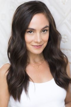 Jessica Keller interpreta Back-up Dancer