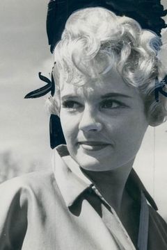 Carol Nugent interpreta Lillie Gilbreth (uncredited)