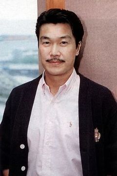 Melvin Wong Gam-Sam interpreta Mr. Ma