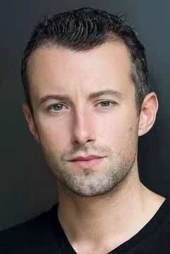 Jarrod Terrell interpreta Randy