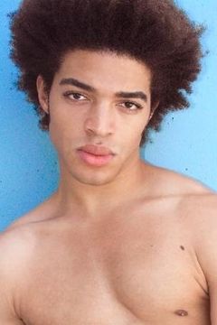 Isaac H.W. Joseph interpreta Boyfriend #3