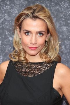Lisa Dwan interpreta Stewardess